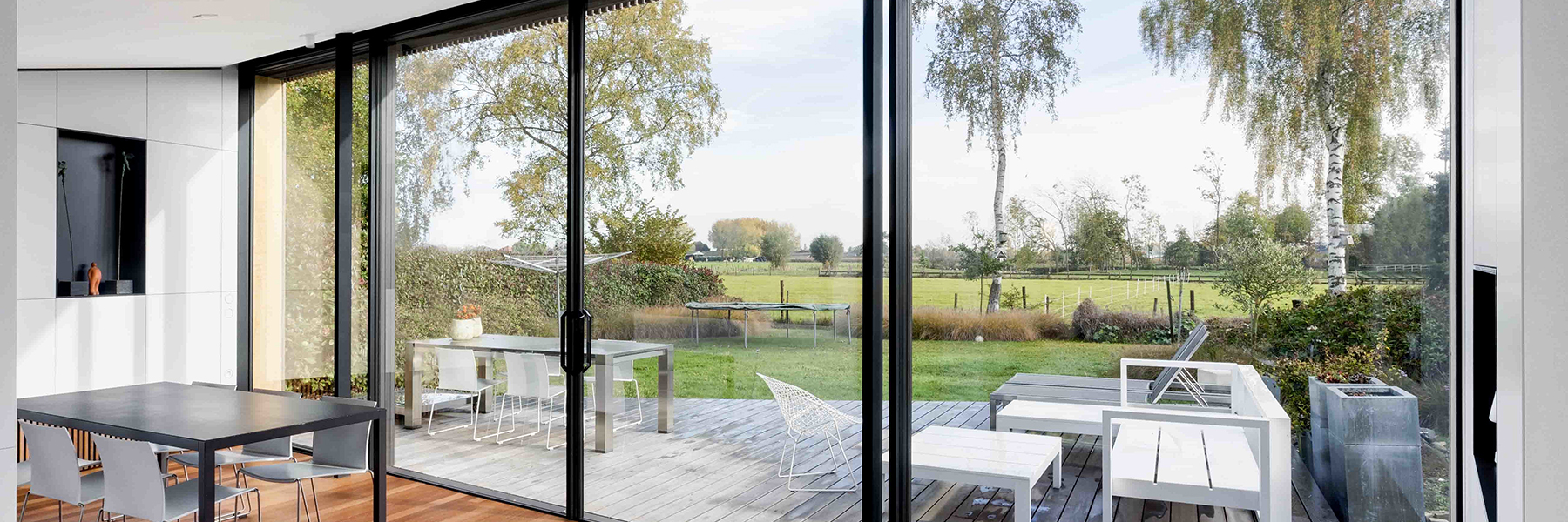 Da oltre un secolo relizziamo porte ed infissi di altissima qualità.